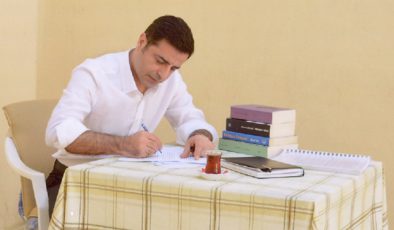Selahattin Demirtaş’a Onur Kırıcı Üst Araması Dayatması…