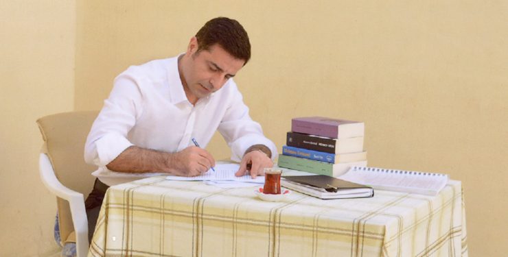 Selahattin Demirtaş’a Onur Kırıcı Üst Araması Dayatması…
