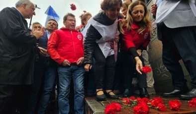 Arzu Çerkezoğlu: Bir Elimizde Karanfil Bir Elimizde AYM Kararı Taksimdeyiz…