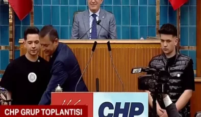 Muhammed ve Mustafa’nın Rozetlerini Özgür Özel Taktı…