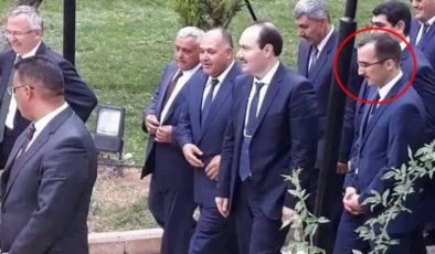 Tarikat Lideri’nin Arkasında El Pençe Divan Bir Başsavcı…