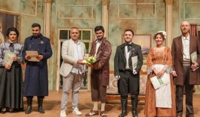 Tasarruf Tedbiri Tiyatro Oyuncularını Çay Ocağına Sürdü…