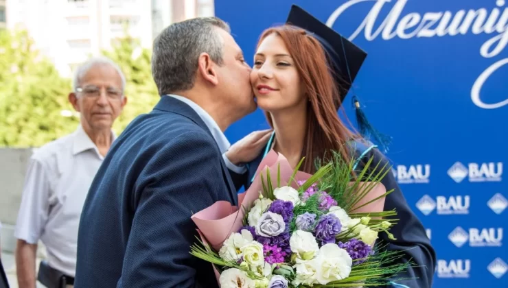 Özgür Özel, Kızının Mezuniyetine Katıldı