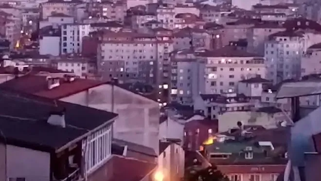 Özgür Özel’in Çağrısı Üzerine Ülke Genelinde Işıklar Söndürüldü…