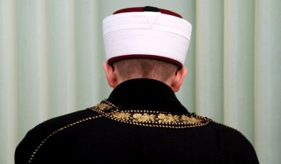 İsmailağa Cemaatine Bağlı Müftü, Arabasında Bir Kadınla Çıplak Yakalandı…