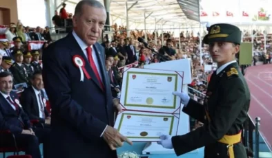 Gerici Akit’in Yazarı Kadın Teğmen Ebru Eroğlu’na Saldırdı…