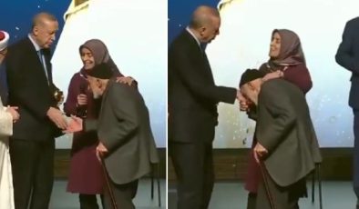 Erdoğan, 92 yaşındaki yurttaşa el öptürdü