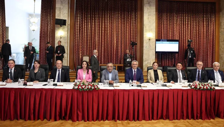 CHP Komisyona 29 Maddelik Demokratikleşme Paketi Önerdi…
