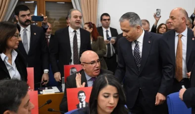 İmamoğlu Pankartları Meclis’te!