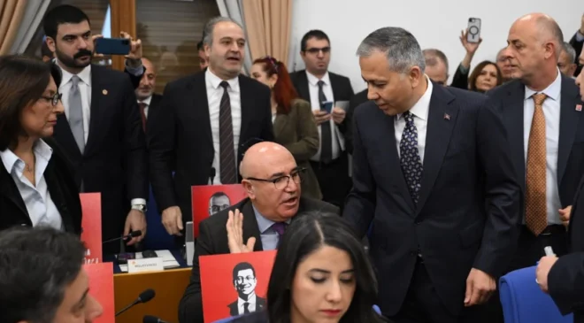 İmamoğlu Pankartları Meclis’te!