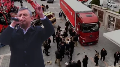 Özgür Özel, Meydana 25 Milyon İmzayı Taşıyan Tırla Geldi…