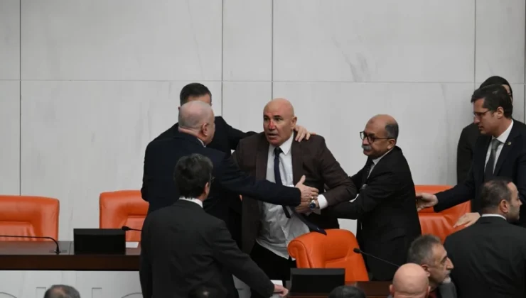 Muhalefet Kürsüyü İşgal Etti, Kan Aktı