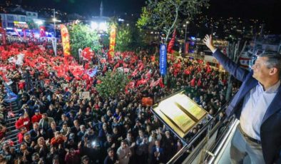 Özgür Özel: Trump’tan gelen meşruiyetin Allah cezasını versin