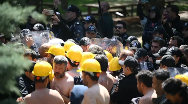 Açlık Grevindeki Madencilere Biber Gazı…