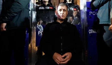 Cemil Tugay’dan Tarihi Nöbet…